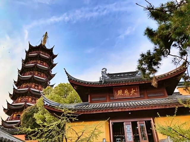 南京文旅傻眼了！“鸡鸣寺事件”女子正脸曝光，寺院官方无奈回应
