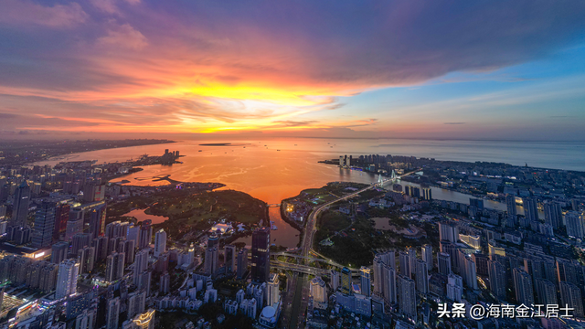 海口湾上空绝美的7月的晚霞（多图）