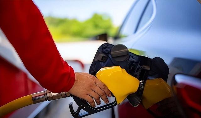 抢在特朗普开战前，普京政府通知美国	，俄要保一人，中方也介入了