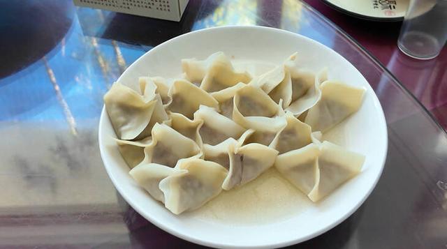 【外眼看云南】美食与乡村新景：缅甸顶流博主夫妇的陇川惊喜之旅