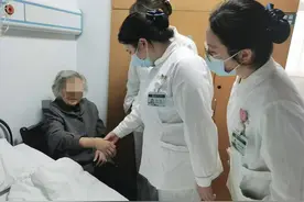 九旬癌症老人肠梗阻8天，医生一个支架为她打通“生命通道”图片