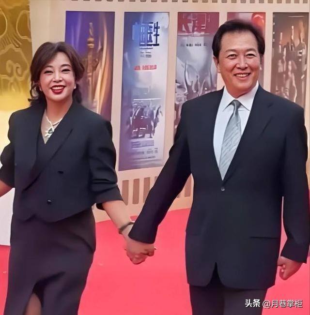 摊牌了！72岁唐国强终于承认与刘晓庆的真实关系，曾志伟当场傻眼