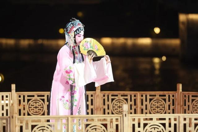 亮灯！马到！这是昨晚的南京