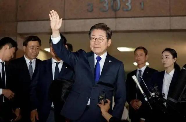 演戏给中国看？对中方阅兵邀请装聋作哑，先访日，后访美，就是不来华，李在明野心暴露无疑！
