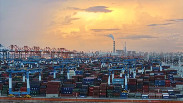 8大部门出拳，打破美元收割局，21招盘活大西部	，人民币亮剑！