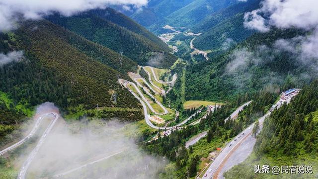 春节里《飞驰人生3》彻底带火甘孜，丁真的家乡那么美。