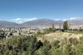 坐着火车游新疆七：从乌鲁木齐在火车上睡了一觉就到了阿勒泰图片