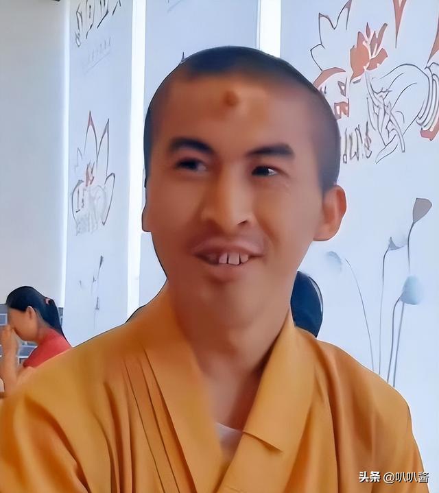 他用八年时间徒步走到拉萨，七步一叩首，7400里，竟磕出“天眼”