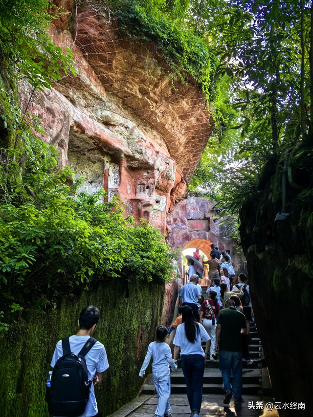 乐山大佛是哪尊佛？为什么是唐代的佛身，民国的佛头？能镇水吗？