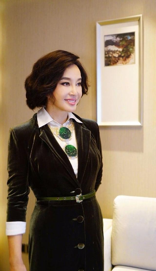 钱再多有什么用？75岁刘晓庆的现状，给所有中老年人提了个醒
