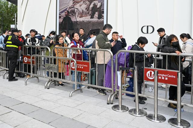 国际金价再次跳水，国内金饰还在买买买