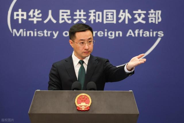 黄仁勋动真格了？英伟达或退出中国，美媒：特朗普毁掉美唯一优势