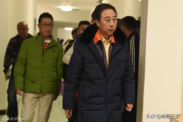 冯巩：与姐姐在大哥家过中秋节，父母不在了，兄弟姐妹感情依旧