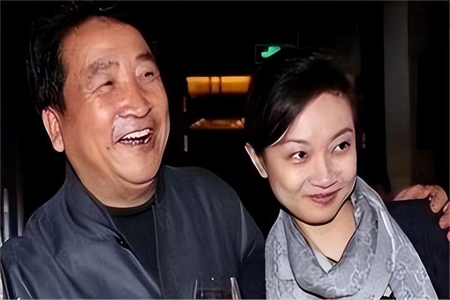 姜昆美国过圣诞仅1天，恶心一幕上演，郭德纲的话含金量还在上升