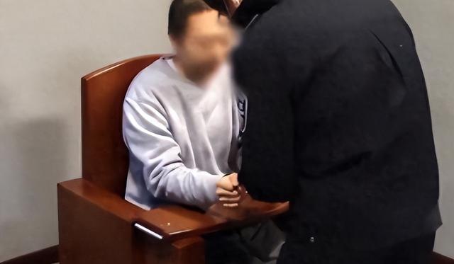 董明珠用事实“扇”了胡锡进一巴掌，又一间谍被抓，海归身份曝光