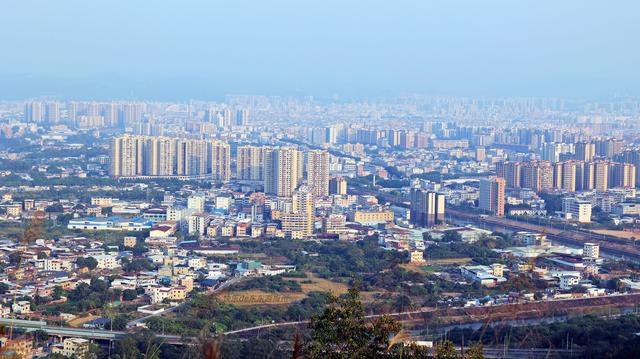 梅城西郊发现俯瞰梅城的最佳景点，一眼可见皇家名典金沙湾千佛塔