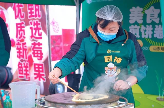 竟然因为吃葱走红！这个山东“明星”又开启吃播模式了……