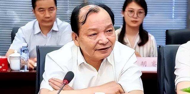 稀土卡住美国脖子，却救不了这对父子：90万饭局背后的百亿迷局