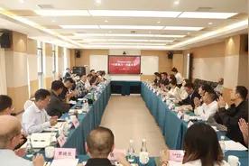 云南省影视协会召开工作座谈会 于荣光、王砚辉为云南影视产业发展出谋划策图片