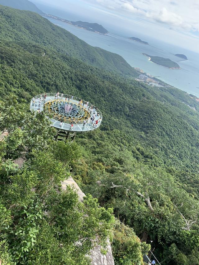 5年倒闭10家A级景区，年轻人穷游住帐篷，天价景区为啥割不动了