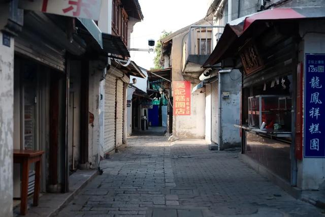 第一蟹乡竟然藏在这座百强县里，吃蟹，听曲，乐不思蜀
