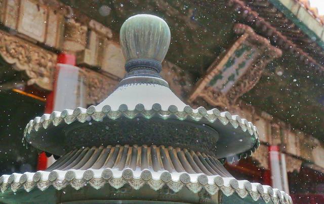 京城初雪拂过紫禁城的每一个角落 故宫红墙金瓦变身童话仙境