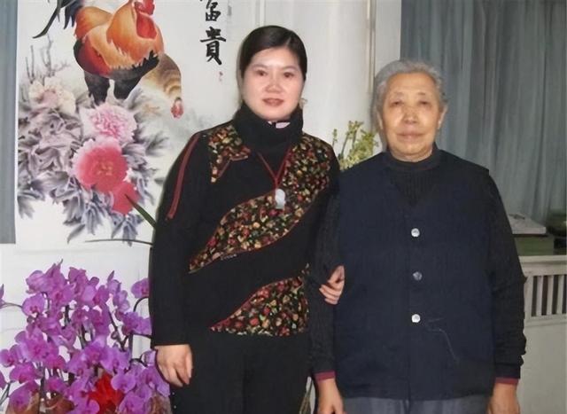 她15岁入党，18岁跟主席结婚，如今仍健在，却几乎不出来露面