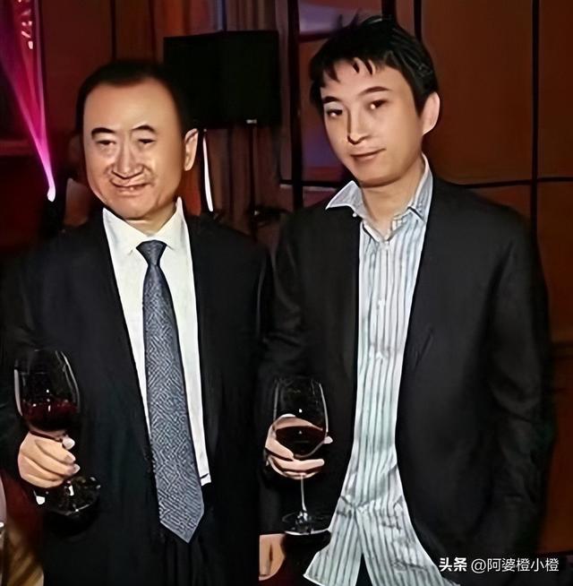 71岁王健林现身新疆，瘦成皮包骨，儿子王思聪本性难改又换新女友