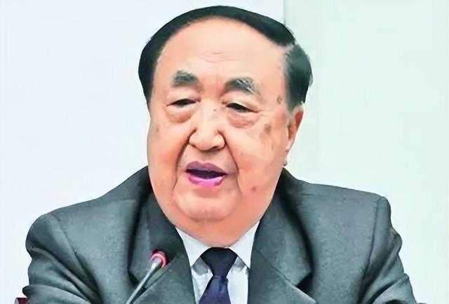 他54岁担任辽宁省委书记，曾查办东北乔四，57岁任黑龙江省委书记
