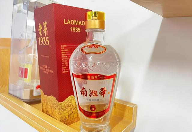 北京一家来云南，吃菌火锅喝茅台，买单时惊呼：云南人真实在