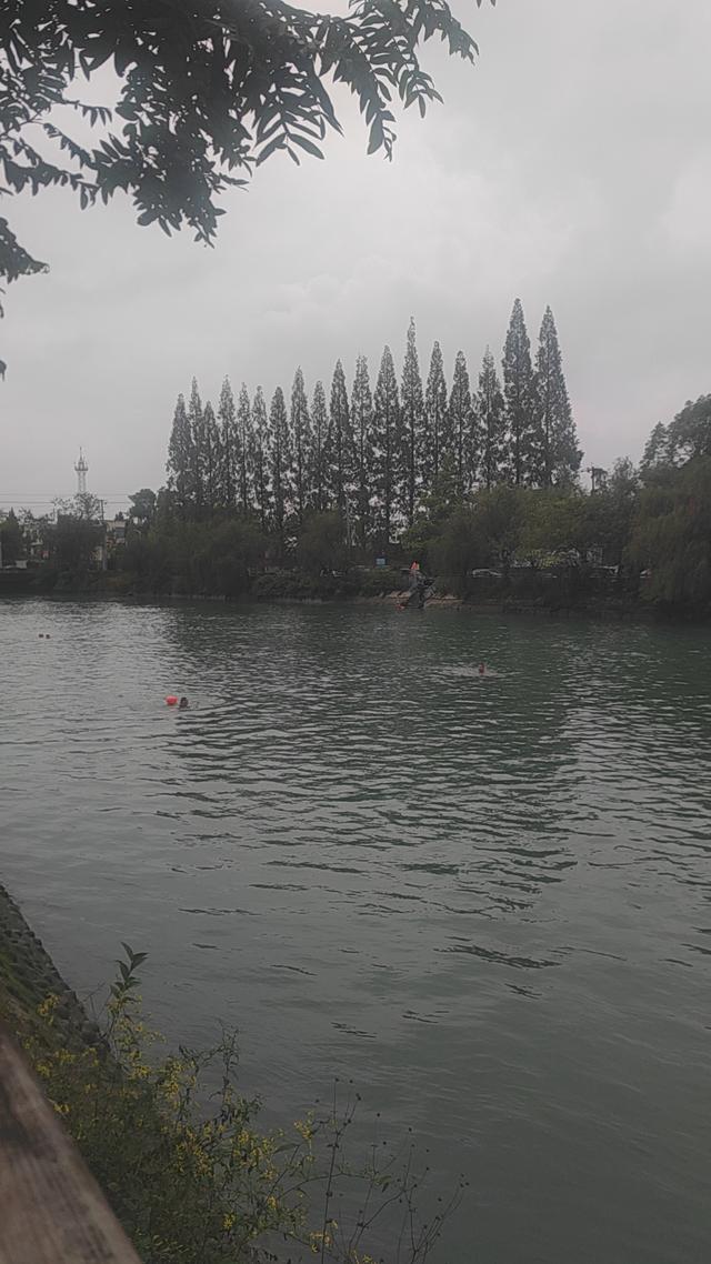 雨中骑行去漂流