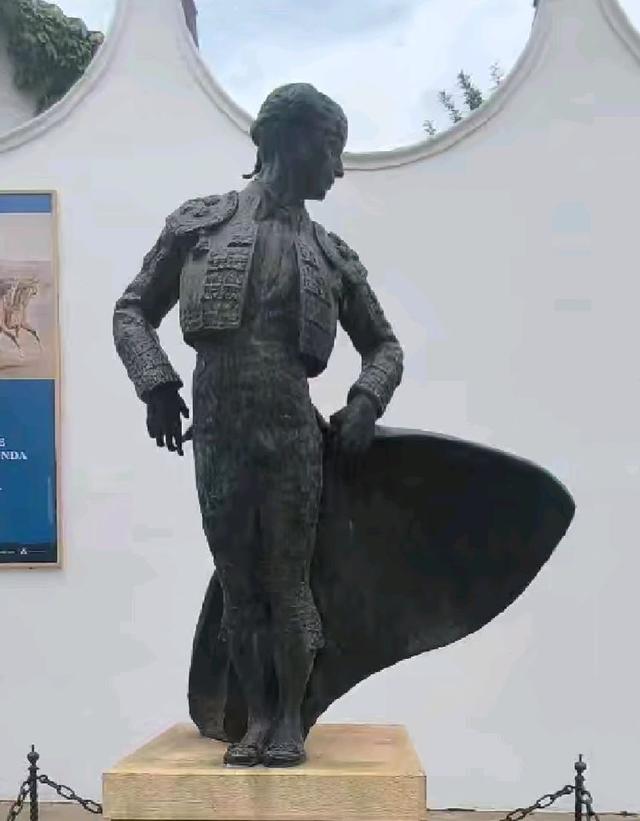 游览西班牙隆达悬崖小镇