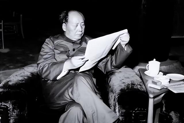 李德生刚上任北京军区司令，就对秘书说：我先到副司令员那报个到