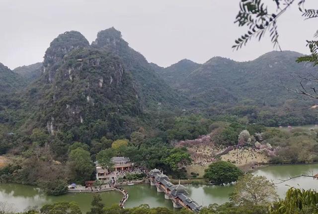 柳州春节“文惠桥”现场：螺蛳粉店挤爆，外地车霸占大街小巷