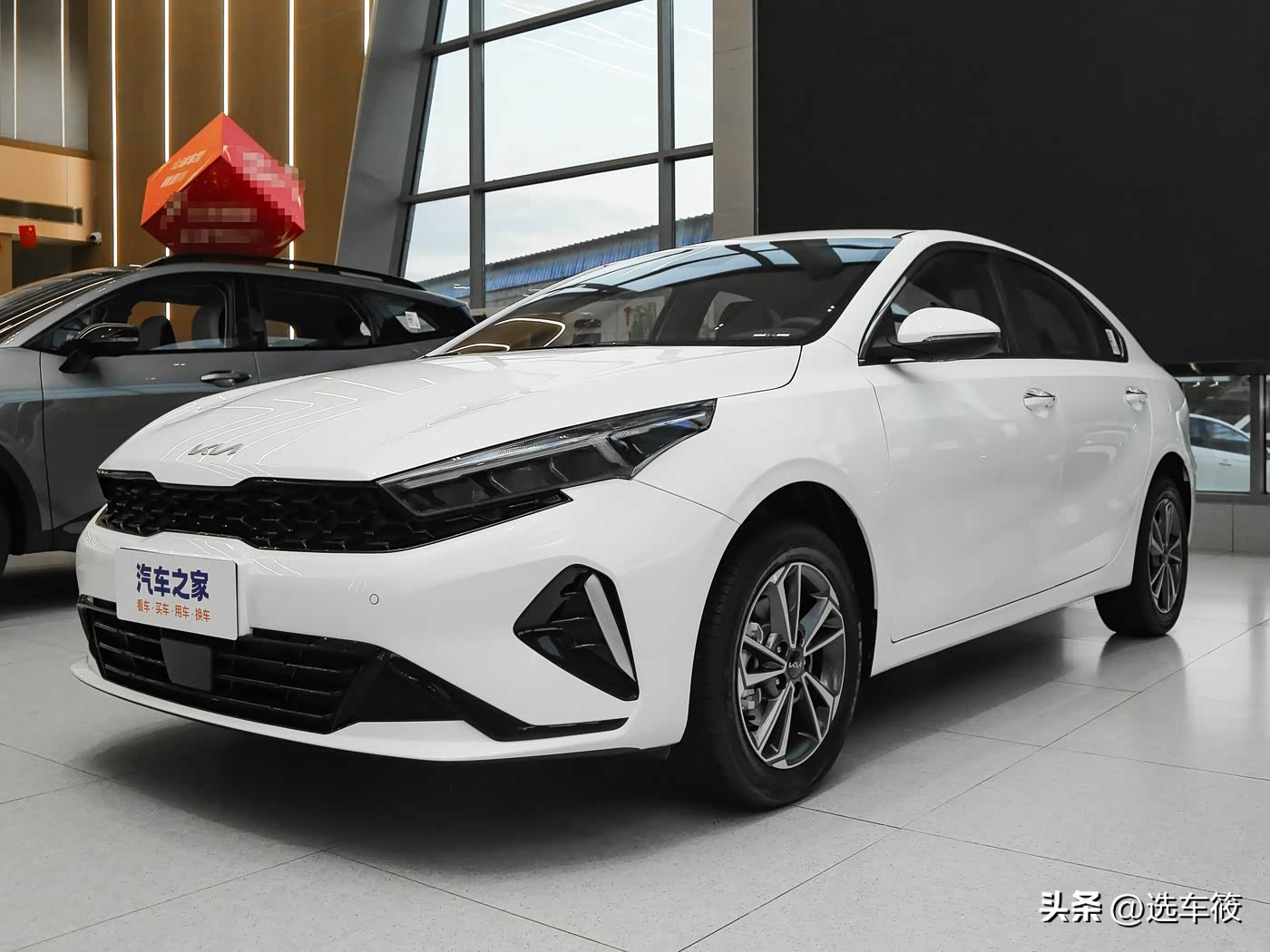 起亚K3 8万级10万级体验 家用轿车 越级配置_起亚k3低配座椅问题
