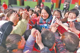 “校长妈妈”越玉环：守护留守儿童健康成长图片