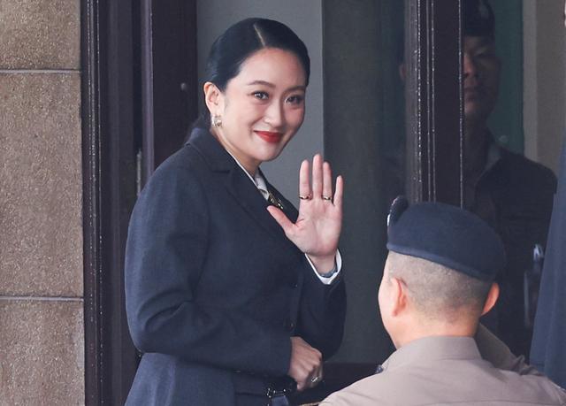 佩通坦承认没想到会输，下台前留下一句话，真正危险的是柬埔寨
