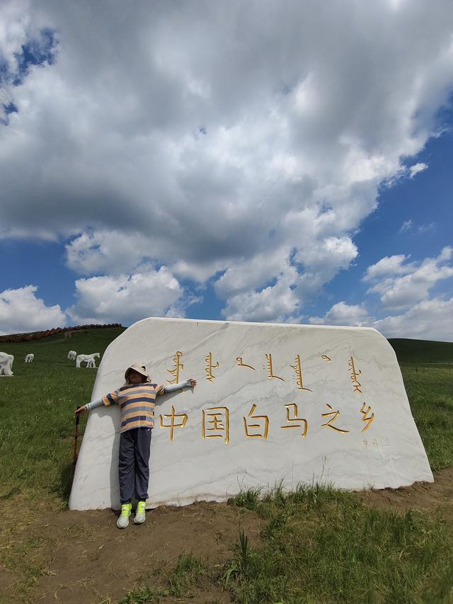去北极村第四站——东乌。走99号公路我们去爬瞭望山。