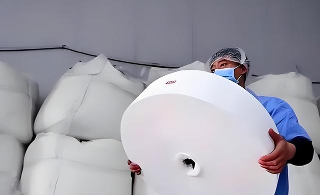 5 年前，靠倒卖口罩一年赚 60 亿元	，住 5 万一夜酒店的他，如今咋样了