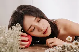 我暗恋了异父异母的哥哥十年，他都不为所动图片