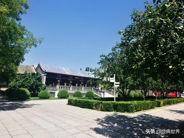 瞻仰周邓纪念馆