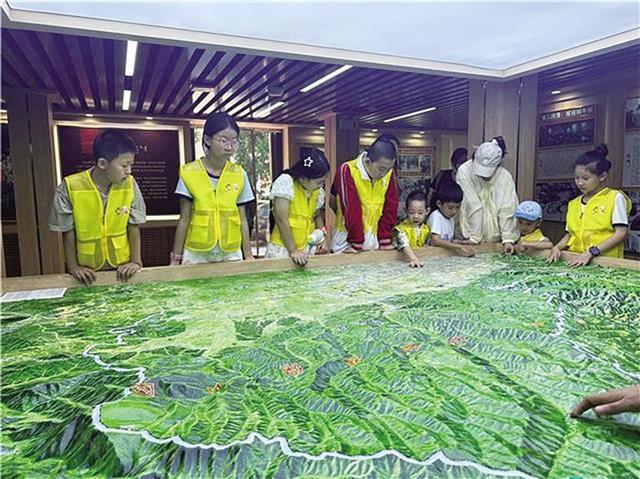 “一米高度”丈量城市温度 呼和浩特市新城区儿童观察团研学发现青城之美