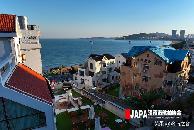 山东海岸线的蓝白童话：威海火炬八街漫记