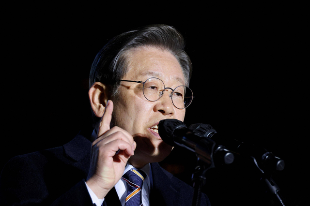 吃完了酒席，李在明启程离京	，临走前终于对华改口，一个时代告终