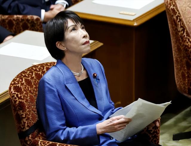 高市准备下达禁令，关键时刻，特朗普允许H200芯片对华出口