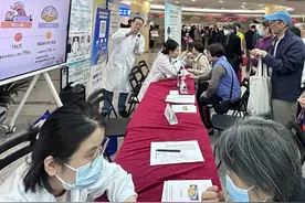 体医融合，上海市第十人民医院开展脑卒中科普及义诊活动图片