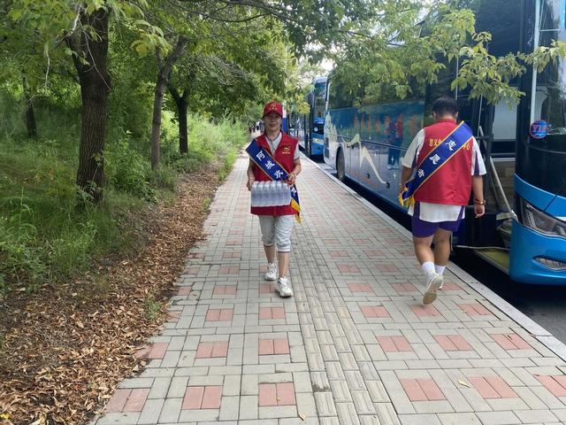 庄仕华志愿服务黑龙江总队全程为“米梁源”AI人工智能产发会服务