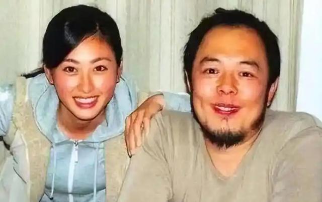 被张铁林玩弄感情后，又嫁给“臭名昭著”的他，现知道她有多精明