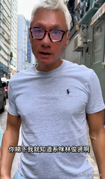 心酸！65岁港星沦落景区打工，当年不输刘德华，如今却成了酒糟鼻