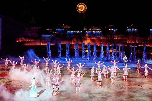 贵州雷山看一场歌舞，在《仰欧桑》中品味文化美学，遇见最美苗族